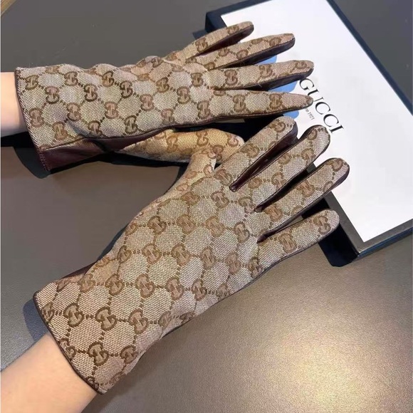 Gucci Beige Monogram Women's Gloves - Picture 1 of 9